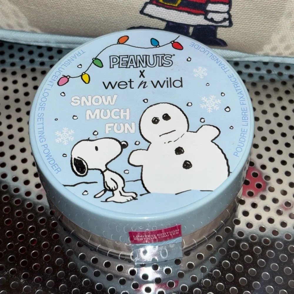 Wet n Wild x Peanuts limited edition Christmas cosmetic bag - Picture 3 of 5